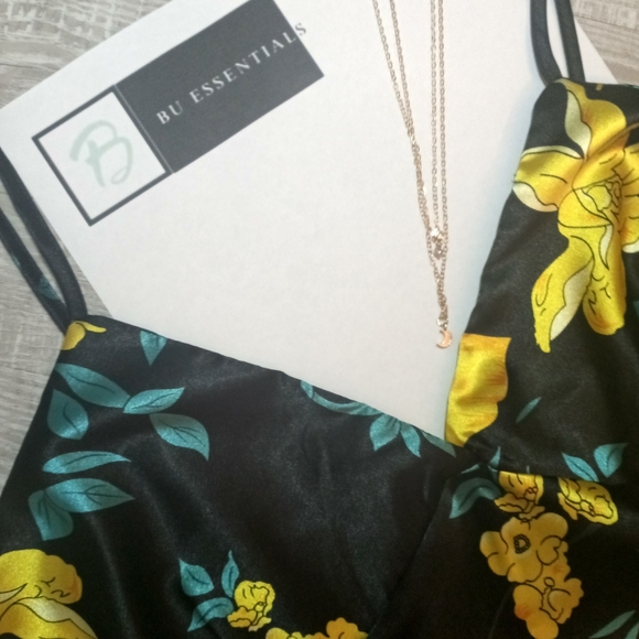 Essential Sets - Picture 2 of 2